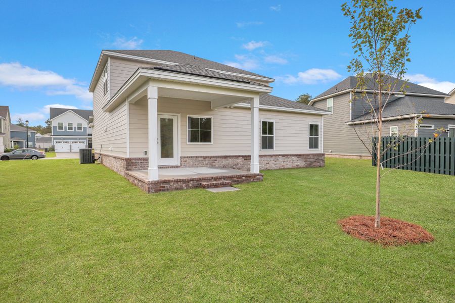 Exterior details and patio area of a home in Wexford, Richmond Hill (Image 23).