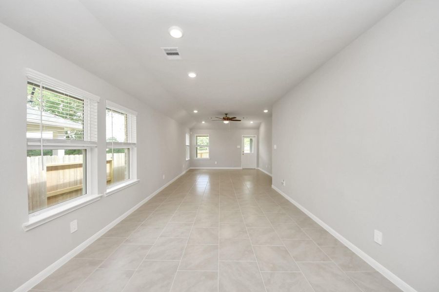 Spacious, unfurnished interior of a new home in Montgomery Ridge: Landmark Collection, Montgomery (Image 15).