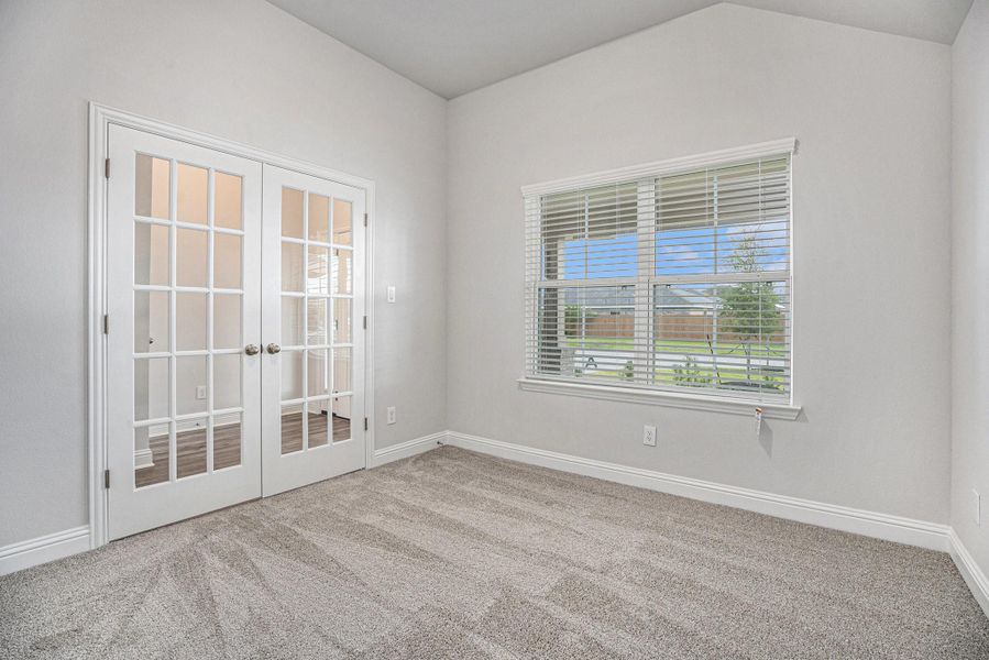 Spacious, unfurnished interior of a new home in Lago Mar, Texas City (Image 13). Spacious, unfurnished interior of a new home in Lago Mar, Texas City (Image 13).