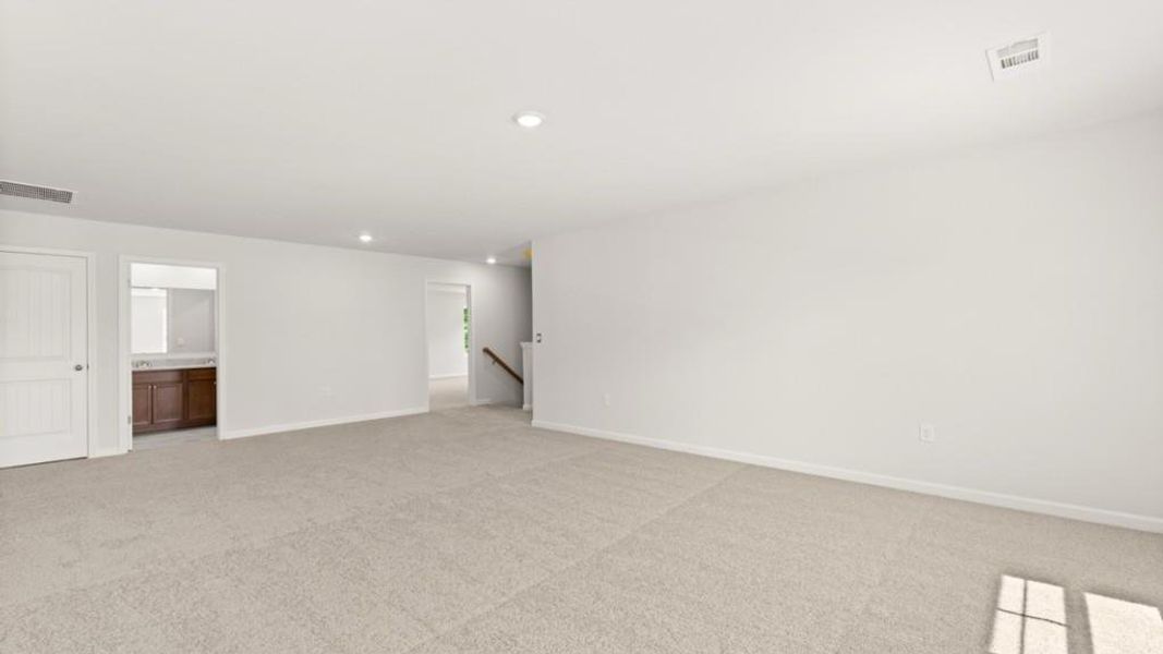 Spacious, unfurnished interior of a new home in Falcon Landing, Gainesville (Image 30).