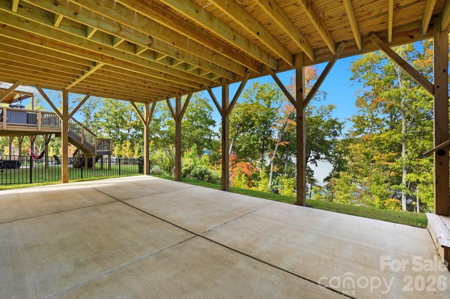 Community amenities in , Charlotte (Image 39).