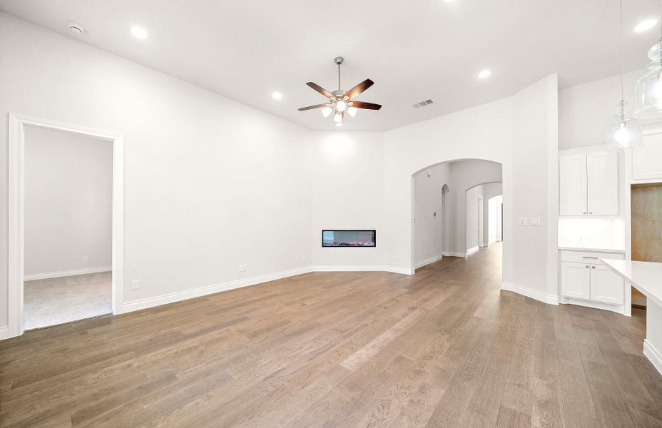 **Representative photo** **Representative photo**