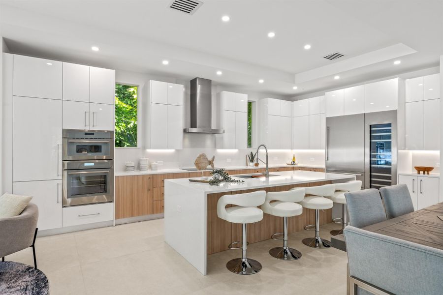 KITCHEN_LOOKING_IN_DT