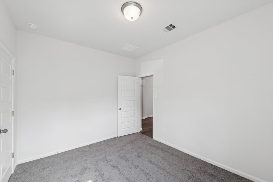 Spacious, unfurnished interior of a new home in Sierra Vista, Rosharon (Image 30).