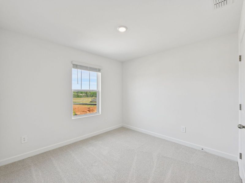 Spacious, unfurnished interior of a new home in Buffalo Ridge, Newton (Image 18).
