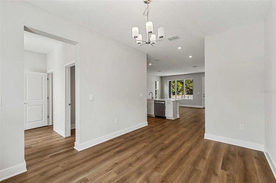 Spacious, unfurnished interior of a new home in , Tampa (Image 12).