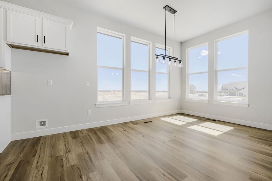 8688 Long Beach - Dining Area