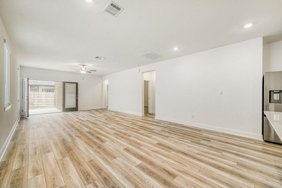 Spacious, unfurnished interior of a new home in Lariat, Liberty Hill (Image 8).