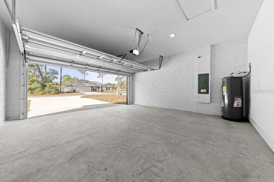 Spacious, unfurnished interior of a new home in , Ocala (Image 39).