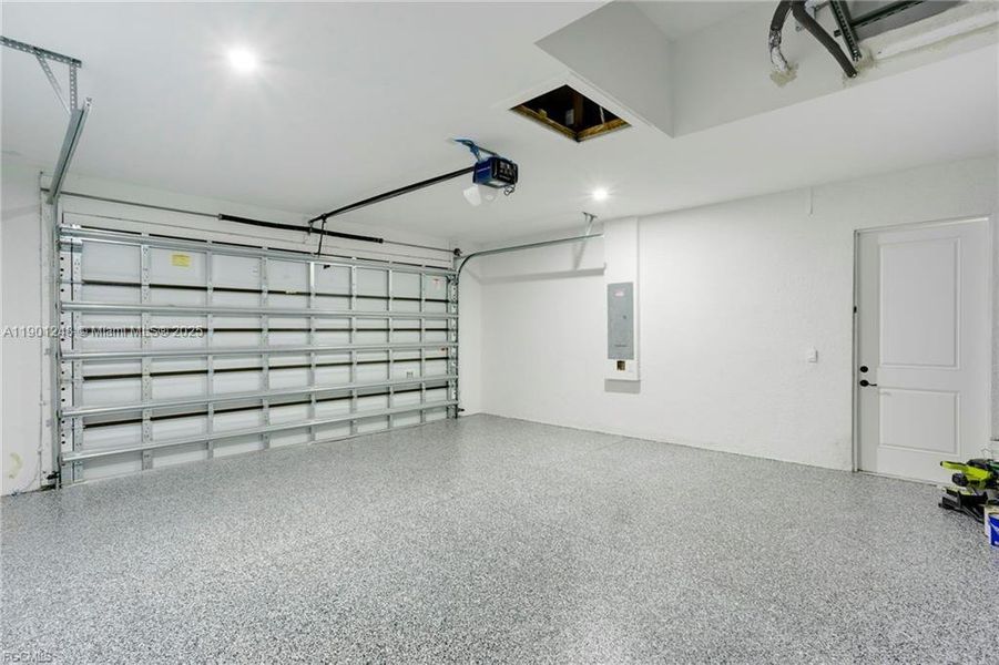 Spacious, unfurnished interior of a new home in , Cape Coral (Image 21). Spacious, unfurnished interior of a new home in , Cape Coral (Image 21).