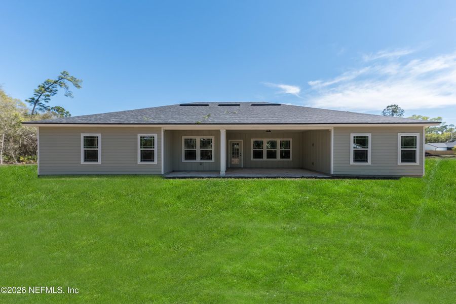 Exterior details and patio area of a home in , Palatka (Image 3).