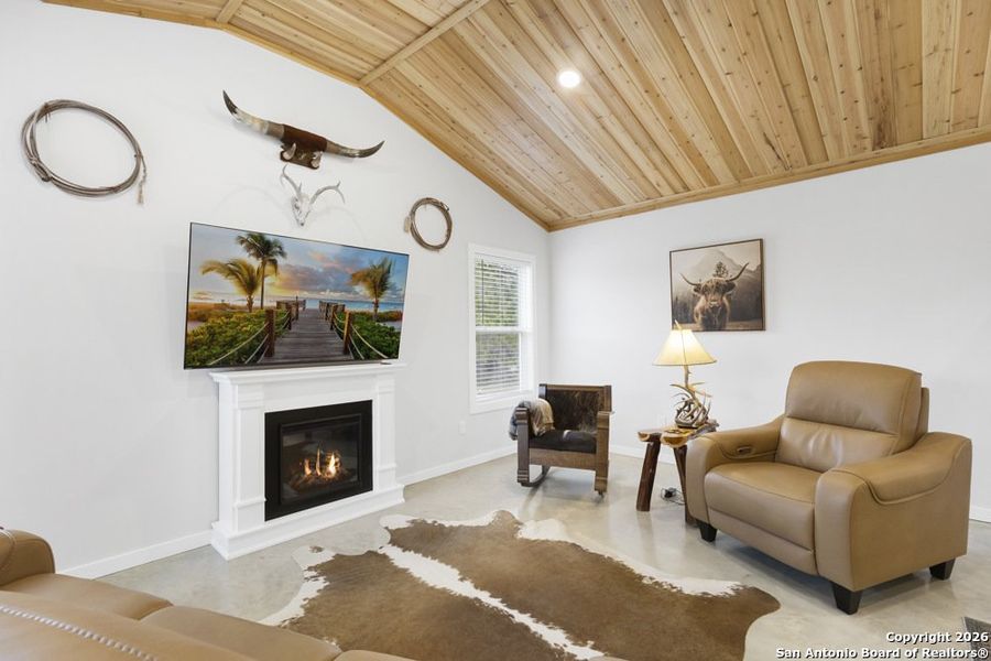 Furnished interior view inside a new home in , Bandera (Image 12).