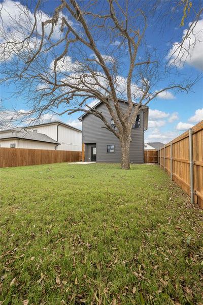 Exterior details and patio area of a home in , Valley Mills (Image 22).