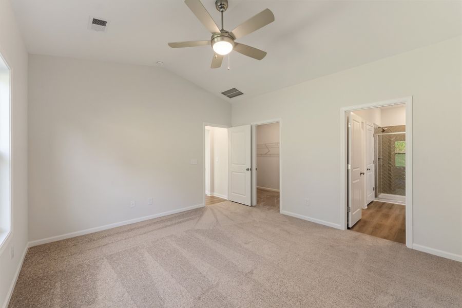 Spacious, unfurnished interior of a new home in Landmark Commons, Boiling Springs (Image 17).