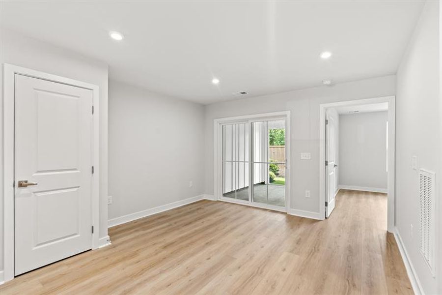 Spacious, unfurnished interior of a new home in Hope Pointe Townhomes, North Myrtle Beach (Image 10).