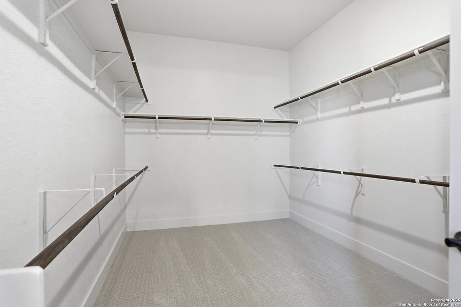 Spacious, unfurnished interior of a new home in Kinder Ranch 70's, San Antonio (Image 45).