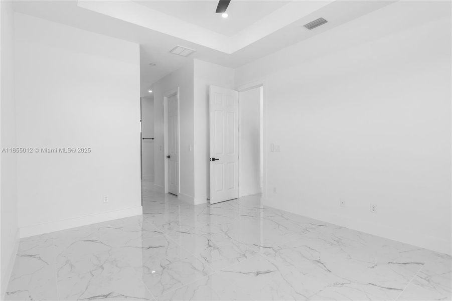 Primary Bedroom w/En Suite Bathroom Primary Bedroom w/En Suite Bathroom Bright and Airy Primary w a view