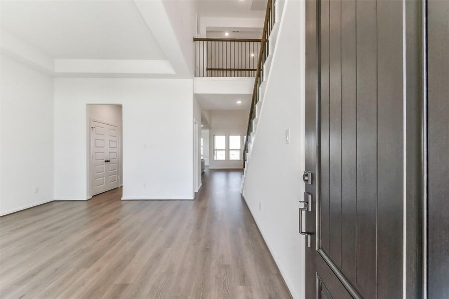 Spacious, unfurnished interior of a new home in River Ranch Meadows, Dayton (Image 34).