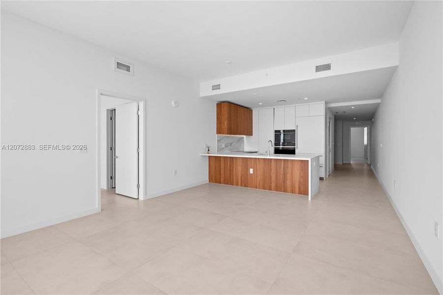 Spacious, unfurnished interior of a new home in , Miami (Image 15).
