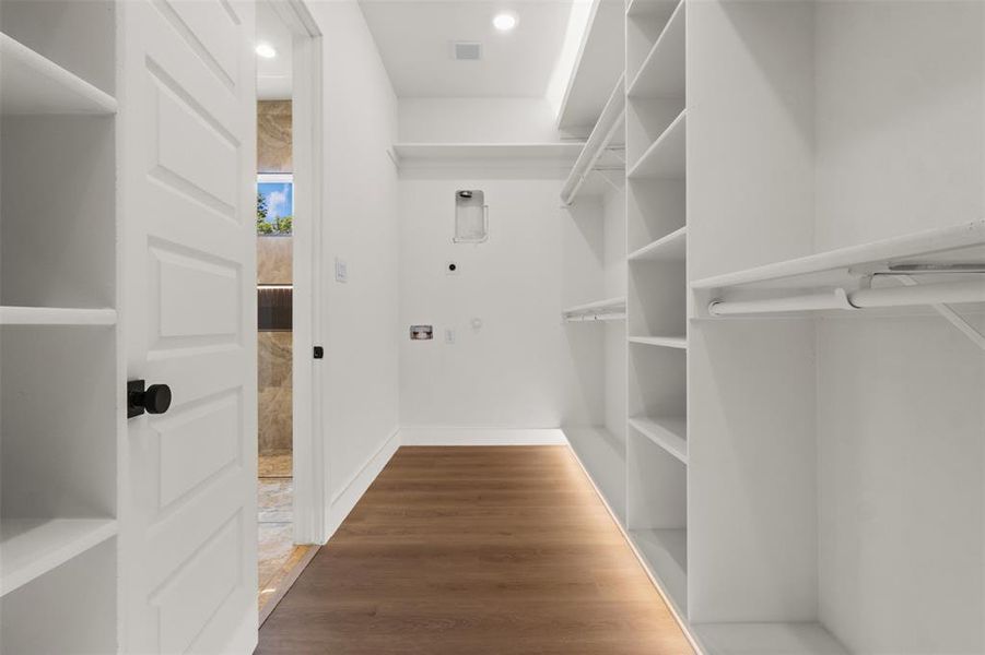 Spacious, unfurnished interior of a new home in , Dallas (Image 35).