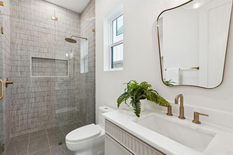 Furnished interior view inside a new home in , Dallas (Image 17).