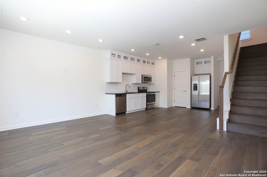 Spacious, unfurnished interior of a new home in , San Antonio (Image 16).