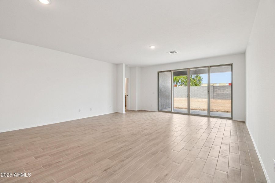 6-web-or-mls-W Bowker St-S2008-006