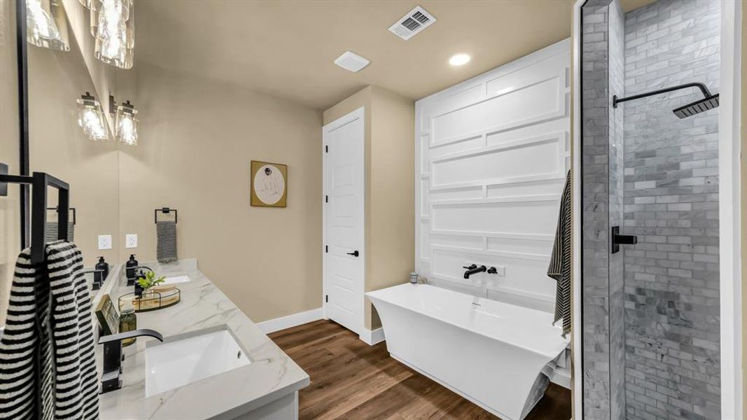 Furnished interior view inside a new home in Saddle Crest Estates, Weatherford (Image 19). Furnished interior view inside a new home in Saddle Crest Estates, Weatherford (Image 19).