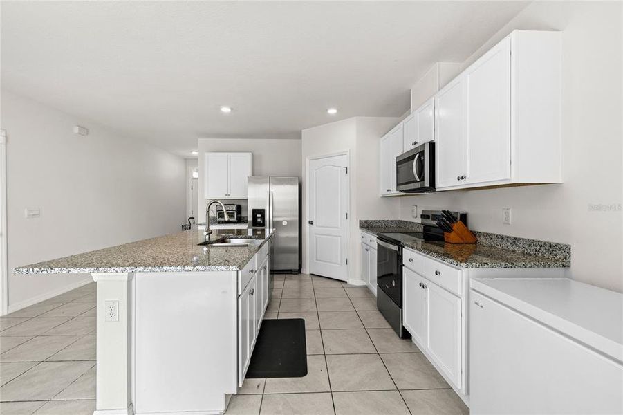 Furnished interior view inside a new home in Eden Hills, Lake Alfred (Image 11).
