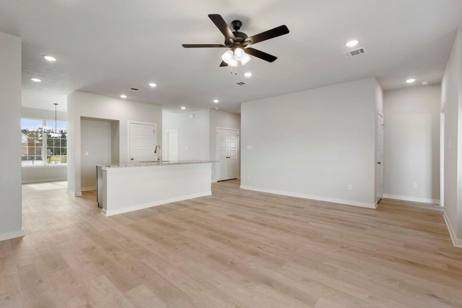 Spacious, unfurnished interior of a new home in Sterling Ridge, Huntsville (Image 19). Spacious, unfurnished interior of a new home in Sterling Ridge, Huntsville (Image 19).