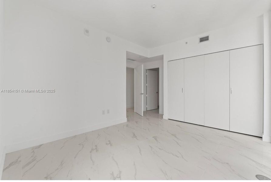 Spacious, unfurnished interior of a new home in , Miami (Image 32).