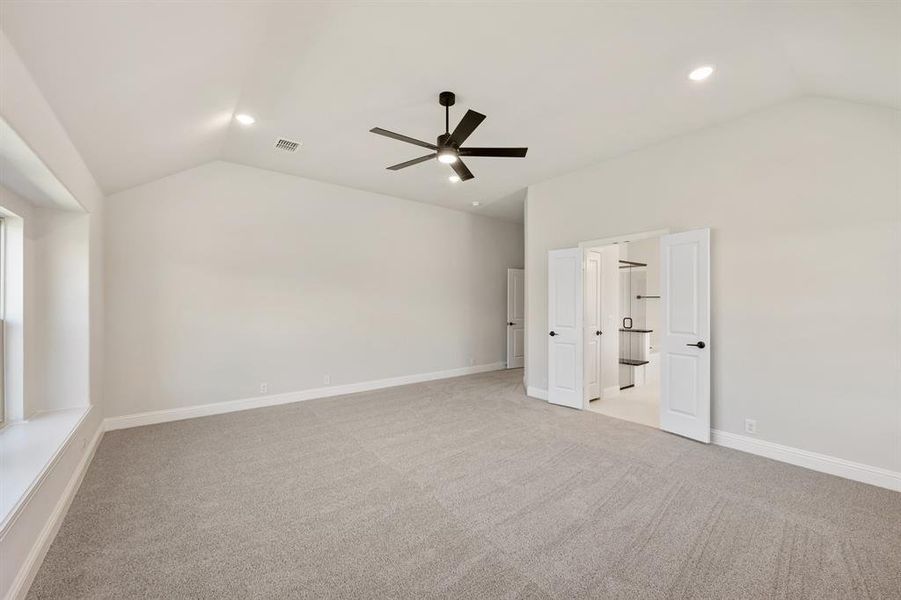 Spacious, unfurnished interior of a new home in Abe's Landing, Granbury (Image 20). Spacious, unfurnished interior of a new home in Abe's Landing, Granbury (Image 20).