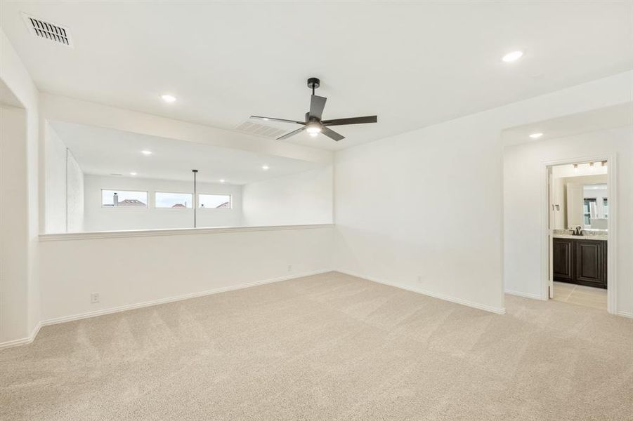 Spacious, unfurnished interior of a new home in Abe's Landing, Granbury (Image 26). Spacious, unfurnished interior of a new home in Abe's Landing, Granbury (Image 26).