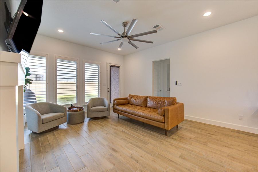 Furnished interior view inside a new home in Cross Creek West, Fulshear (Image 10).