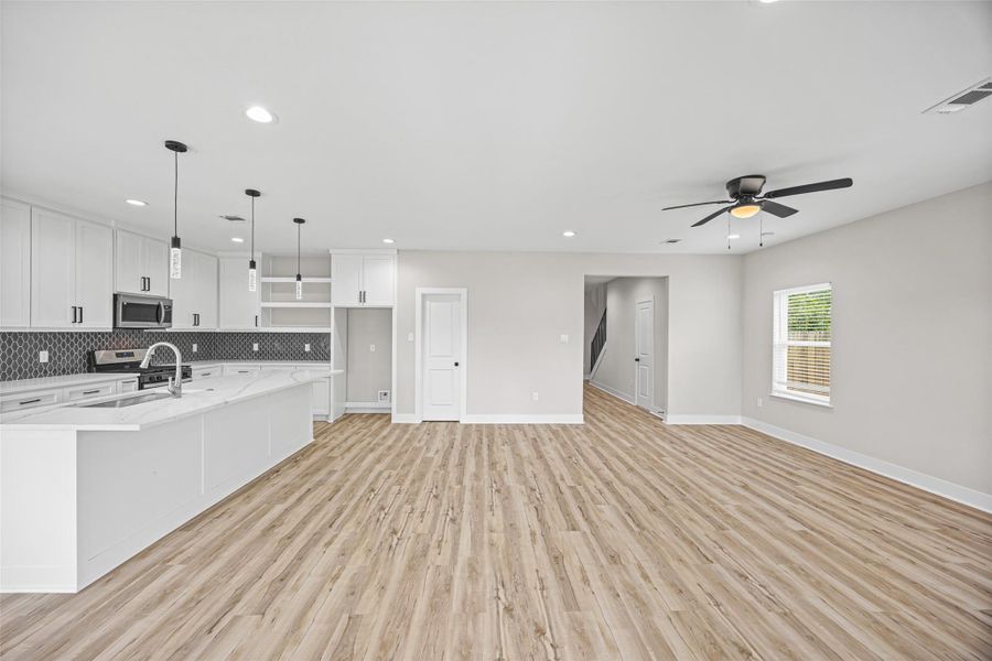 Spacious, unfurnished interior of a new home in , Houston (Image 19).