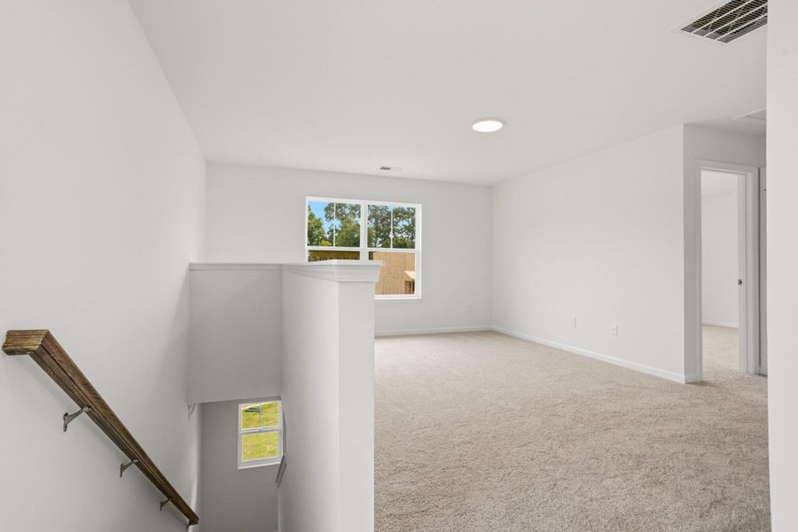 Spacious, unfurnished interior of a new home in Bellevue, Greenville (Image 13).