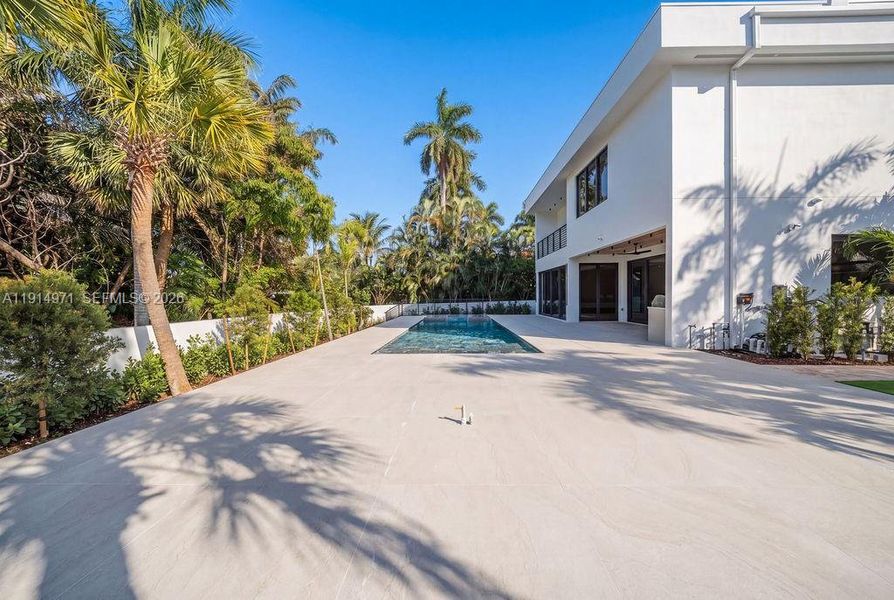 Exterior details and patio area of a home in , Fort Lauderdale (Image 30).