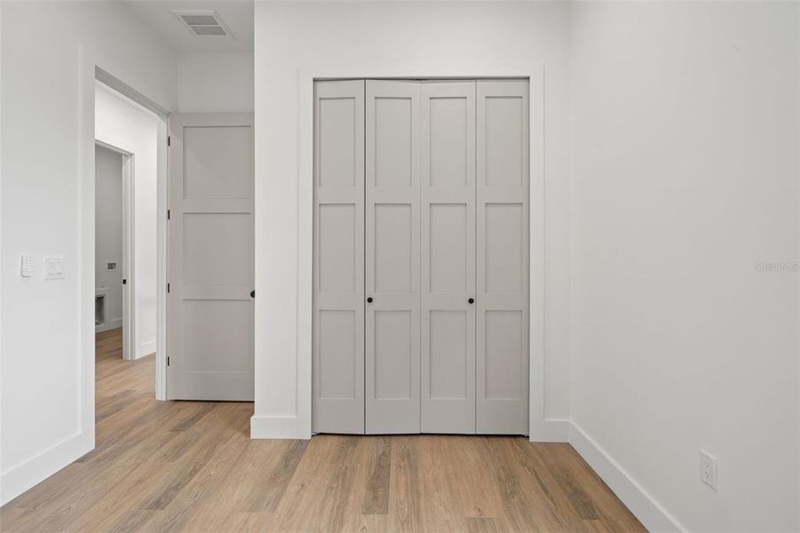 Spacious, unfurnished interior of a new home in , Tampa (Image 52).