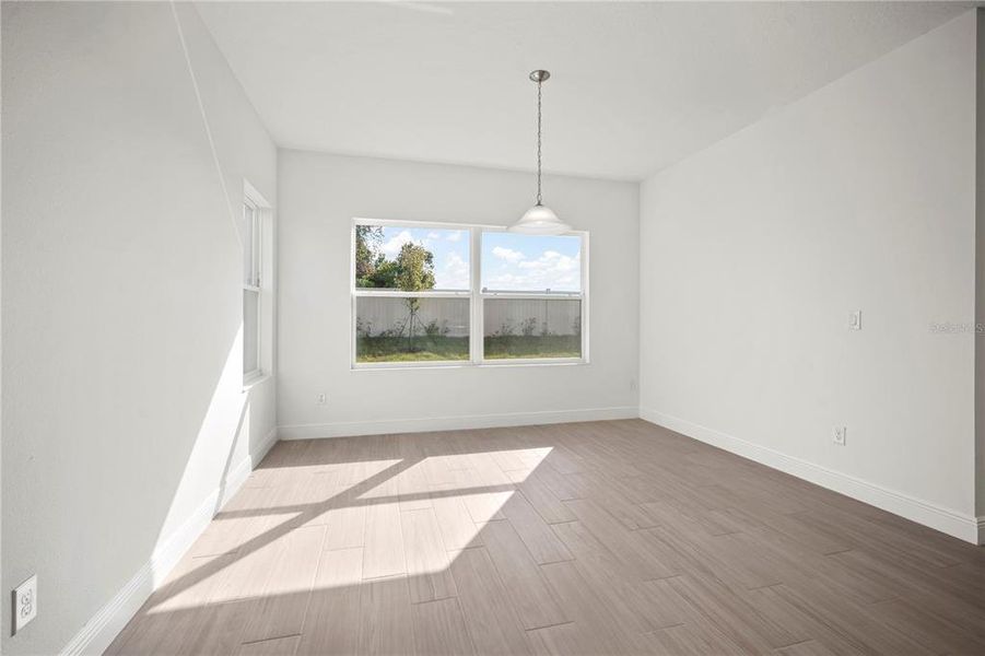 Spacious, unfurnished interior of a new home in Fieldstone, Plant City (Image 12).