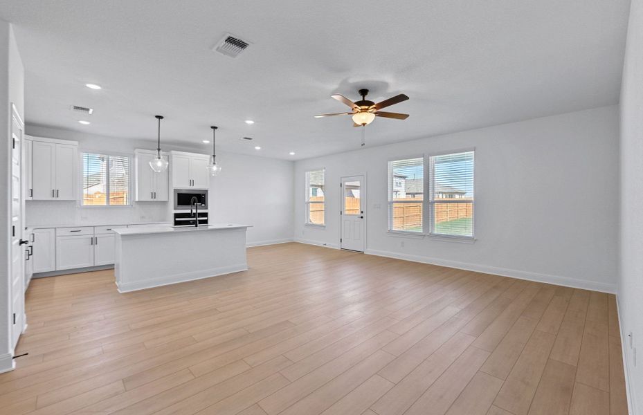 Spacious, unfurnished interior of a new home in Lagos, Manor (Image 33).