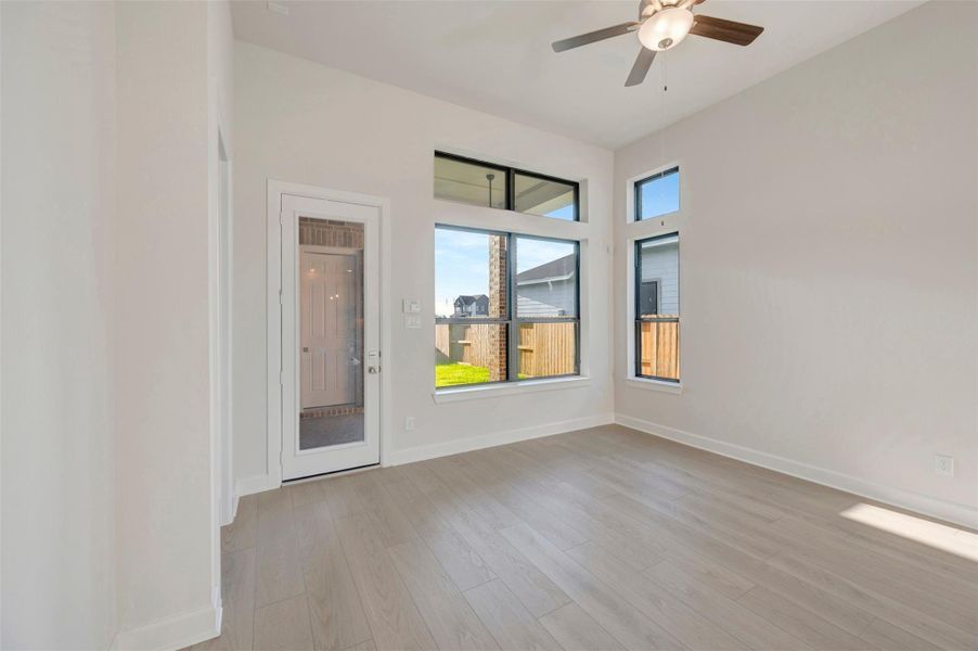 Spacious, unfurnished interior of a new home in Sienna - Landmark Row Collection, Missouri City (Image 18).