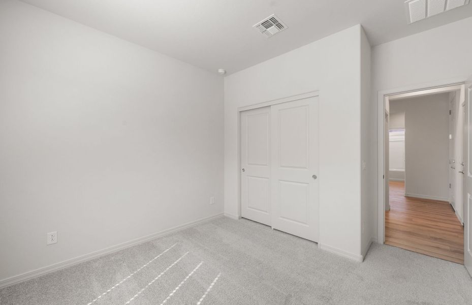 Spacious, unfurnished interior of a new home in Alamar, Avondale (Image 17).