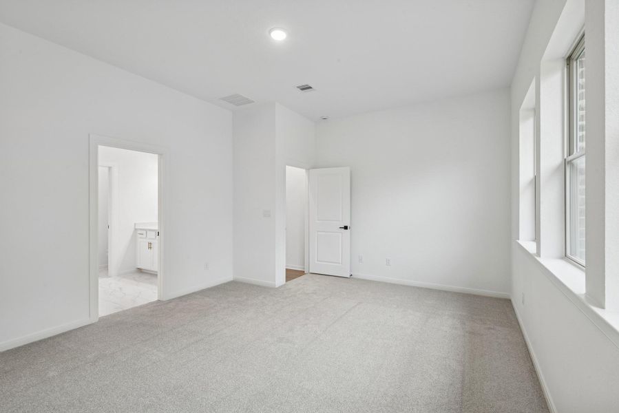 Spacious, unfurnished interior of a new home in Escondido 60', Magnolia (Image 18).