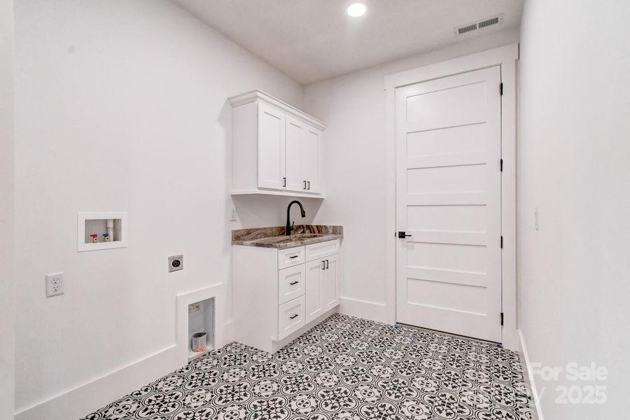 Spacious, unfurnished interior of a new home in , Mills River (Image 14).