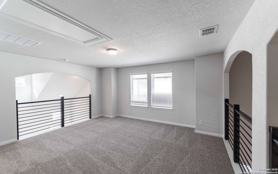 Spacious, unfurnished interior of a new home in Arcadia Ridge, San Antonio (Image 13). Spacious, unfurnished interior of a new home in Arcadia Ridge, San Antonio (Image 13).