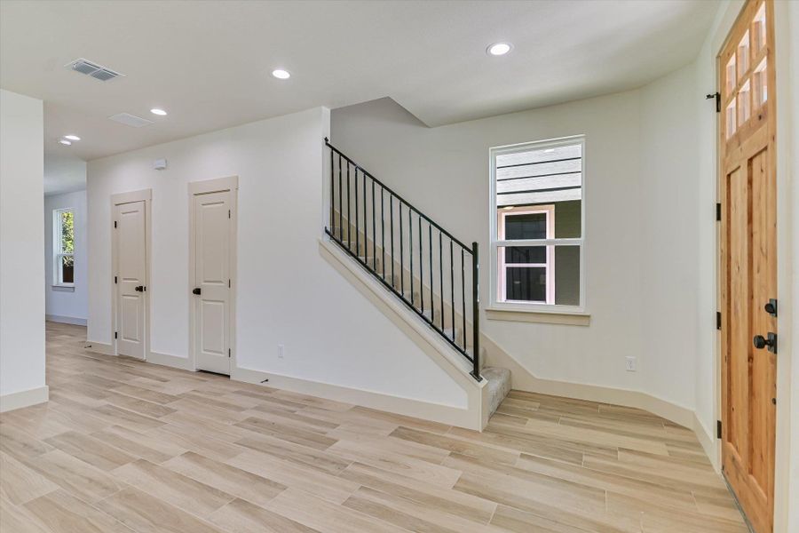Spacious, unfurnished interior of a new home in , Wimberley (Image 13).