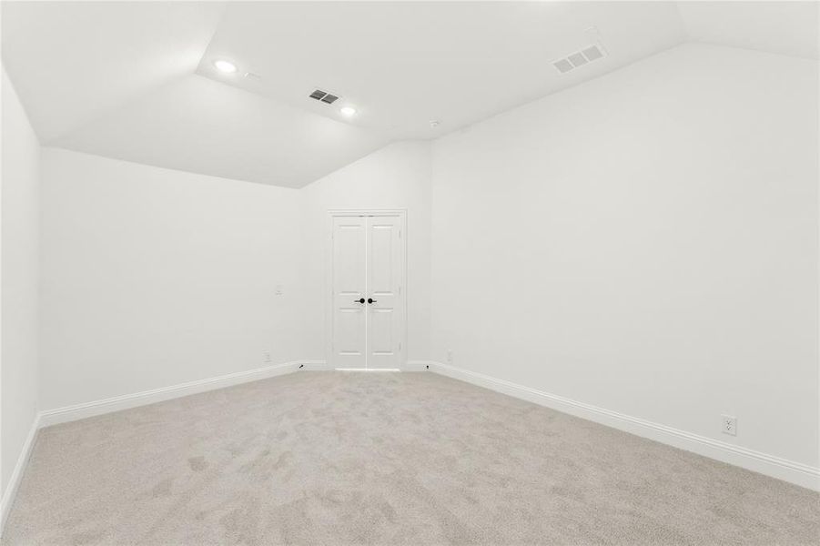 Spacious, unfurnished interior of a new home in Crystal Lake Estates, Red Oak (Image 34).