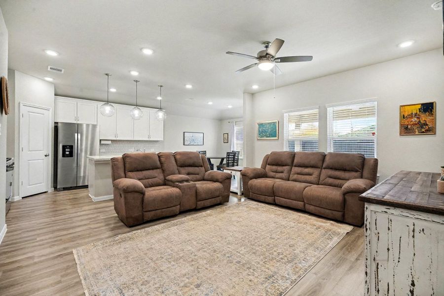 Furnished interior view inside a new home in Southwinds, Baytown (Image 7). Furnished interior view inside a new home in Southwinds, Baytown (Image 7).