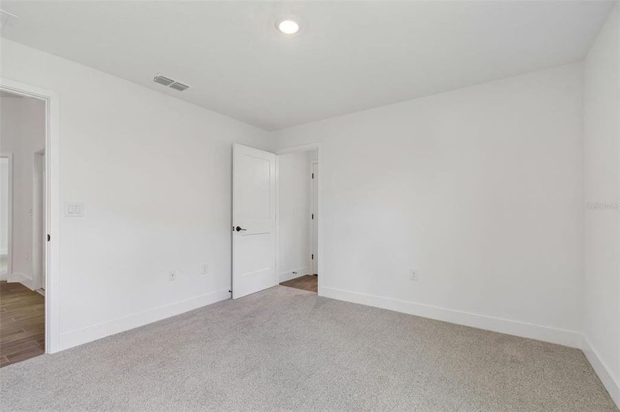 Spacious, unfurnished interior of a new home in Abbey Glen, Dade City (Image 61).
