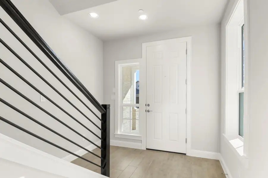 Spacious, unfurnished interior of a new home in Clear Creek, Round Rock (Image 23).